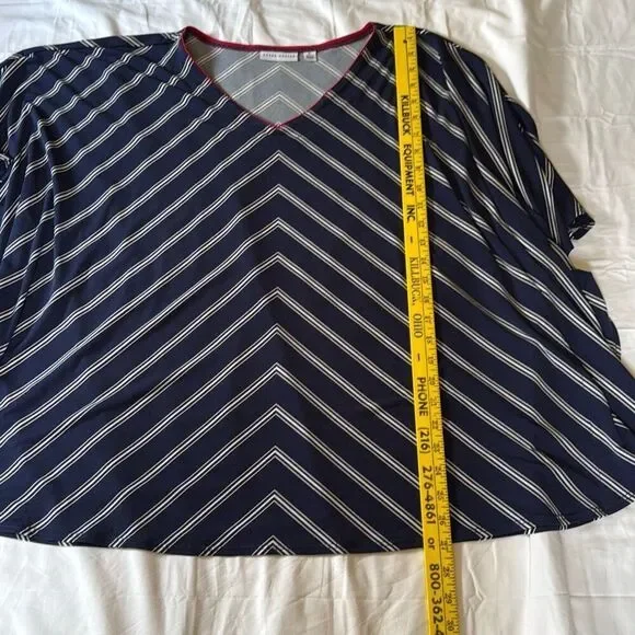 Susan Graver liquid knit blue white red poncho sleeve shirt size 1XL Americana U - Picture 7 of 9